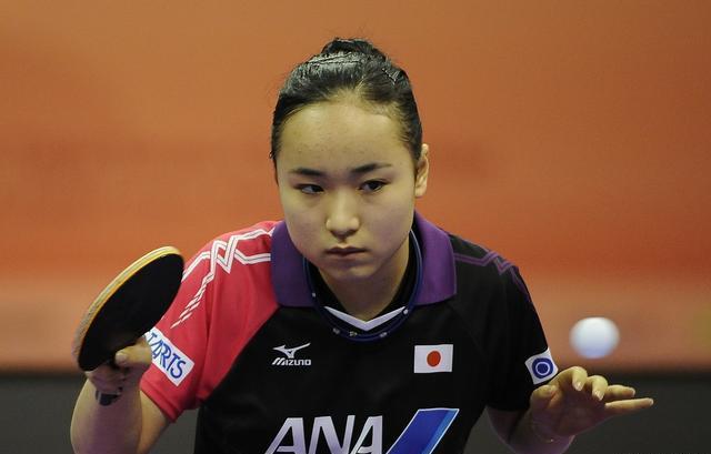 转而在中场 转而在中场